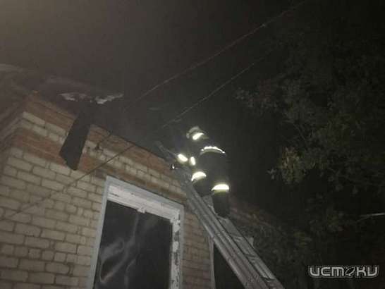 В Корсаковском районе горел нежилой дом