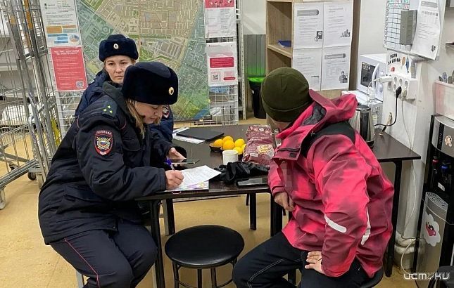 Орловские полицейские проверили курьеров-доставщиков, которые снуют по городу