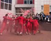 Орловские выпускники устроили флешмоб с дымовыми шашками