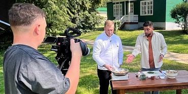 Спасское‑Лутовиново на экране: ведущий телеканала "Пятница“ приготовил блюда по старинным рецептам