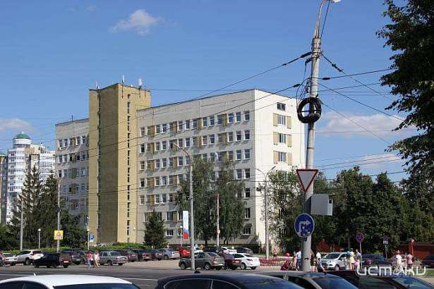 «Исполнилось 65 — и ты никому не нужен»: главврача орловской поликлиники оставили без работы