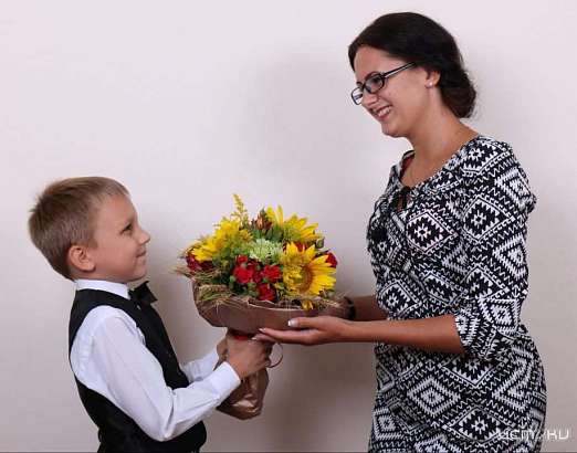 Сегодня День учителя! Самое время поздравить своих любимых наставников