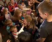 Волонтёры из Мобильного театра сказок компании МТС, выступили для самых важных зрителей