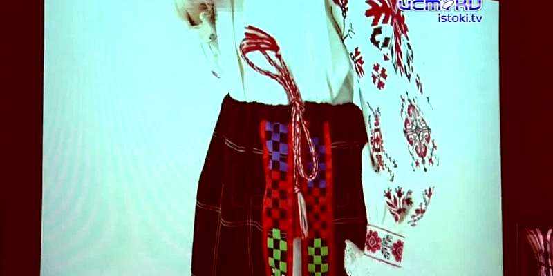 Какие варианты народных костюмов существовали в Орловской губернии? Об этом и не только орловчане смогли узнать на презентации выставки «Нет живописне...