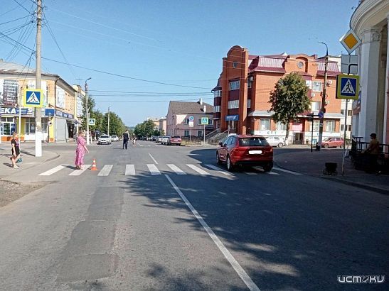 В Ливнах автомобиль сбил женщину и скрылся