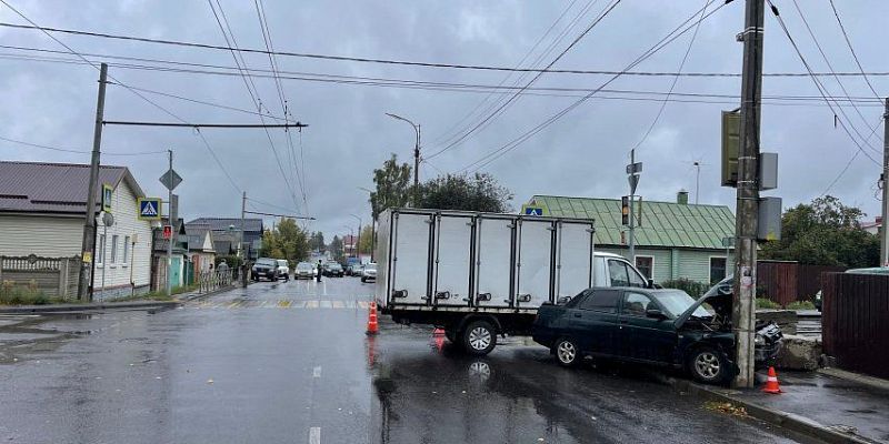 автомобильная авария В Орле в столкновении «Газели» и легковушки пострадали четверо