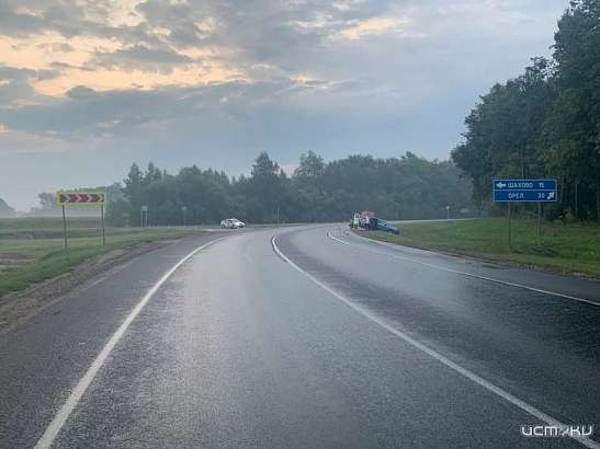 На трассе под Орлом у иномарки на «встречку» занесло полуприцеп и произошла авария. Пострадал ребенок