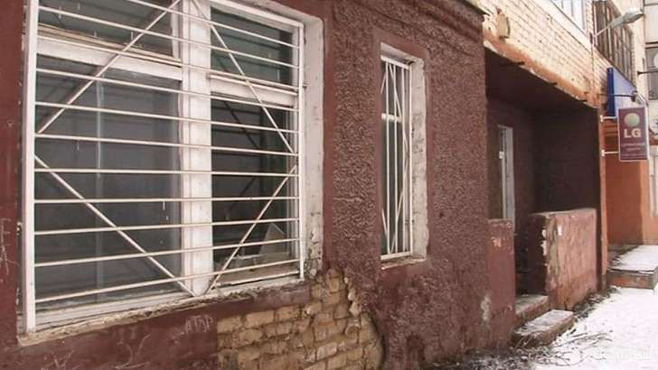 После сюжета «Истоков» орловскую пятиэтажку избавят от бомжей 