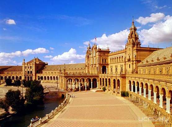 В июле подорожали туры в Испанию и Турцию, платить больше стали за ясли и высшее образование