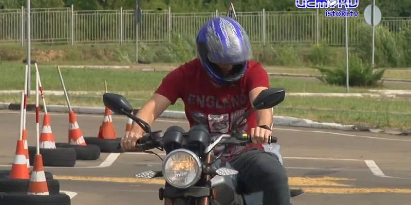 В Орле блюстители порядка на дорогах провели соревнования по вело- и мотоспорту