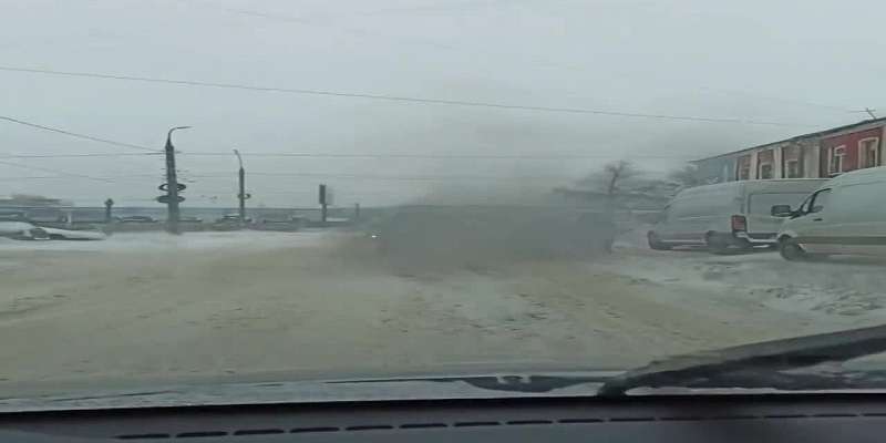 ВИДЕО: на улице Магазинная в Орле загорелась «Нива»