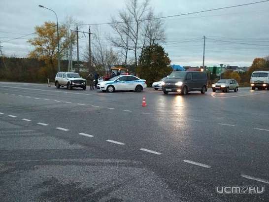 Две «Нивы» не смогли разъехаться на регулируемом перекрестке в Орловской области  Две «Нивы» не смогли разъехаться на регулируемом перекрестке в Орловской области