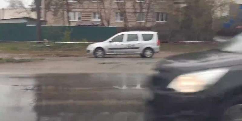 Видео: два молодых водителя не разъехались возле Болховского микрорайона