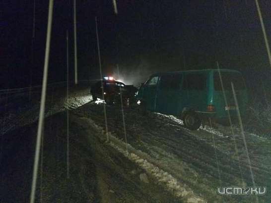 Под Орлом вылетевший на встречку «Ниссан» врезался в микроавтобус