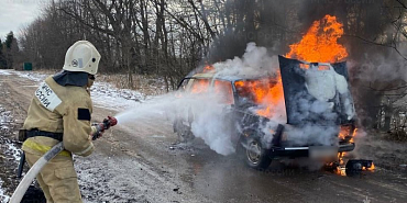 автомобиль поселок Хотынец возгорание автомобиля Вчера в Хотынецке загорелся автомобиль