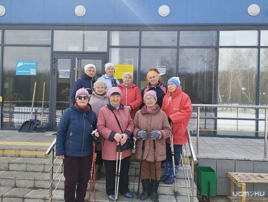 Людей "золотого возраста" приглашают на скандинавскую ходьбу