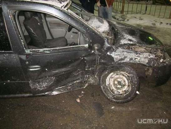 Две иномарки в Орле не поделили дорогу. Пострадала девушка-пассажирка