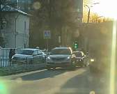 Видео: в Орле иномарка вылетела на заснеженный тротуар