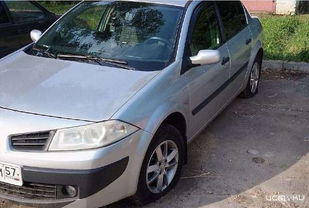 Ночью в Орле разрезали колёса автомобиля
