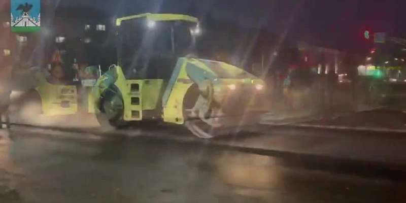 В Орле на ул. Ломоносова начали укладывать выравнивающий слой асфальта