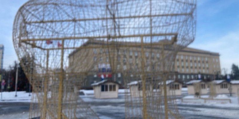 новый год Центральную площадь Орла начали заселять медведи и олени