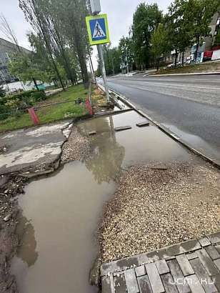 В Северном районе Орла жители показали результат "качественного" ремонта на улице Бурова