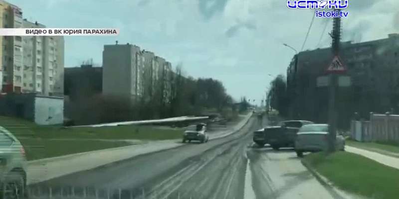 Жители деревни Леженки требуют от Клычкова ремонта дороги, чиновники назвали причину обрушения склона в сквере «Дворянское гнездо» а в Орле на террито...