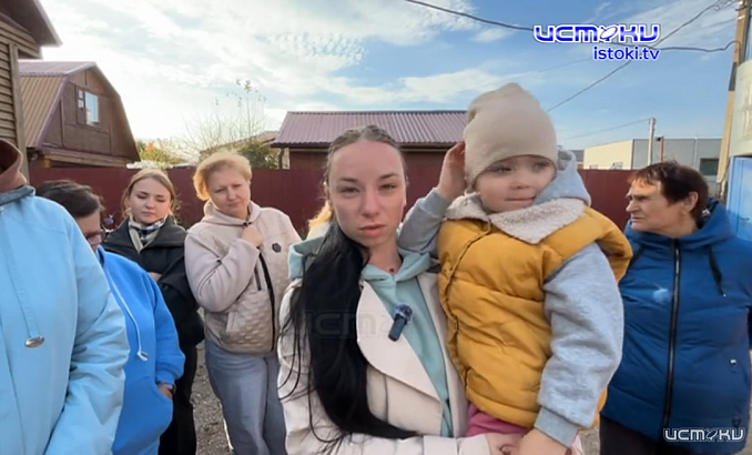 Жителям орловского пригорода "без колес" чиновники предлагают прогуливать по 3 км через овраг или по полю, чтобы добраться до остановок