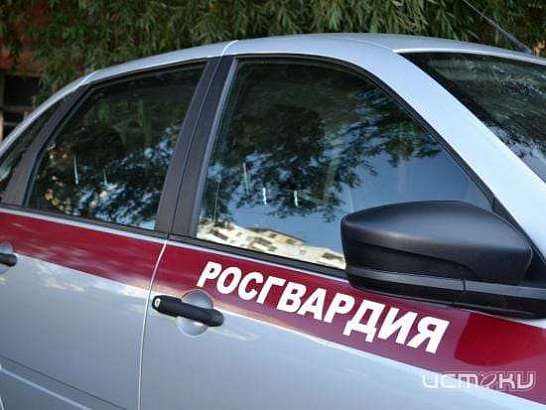 Орловчанин хотел обокрасть магазин, чтобы выпить и закусить Орловчанин хотел обокрасть магазин, чтобы выпить и закусить