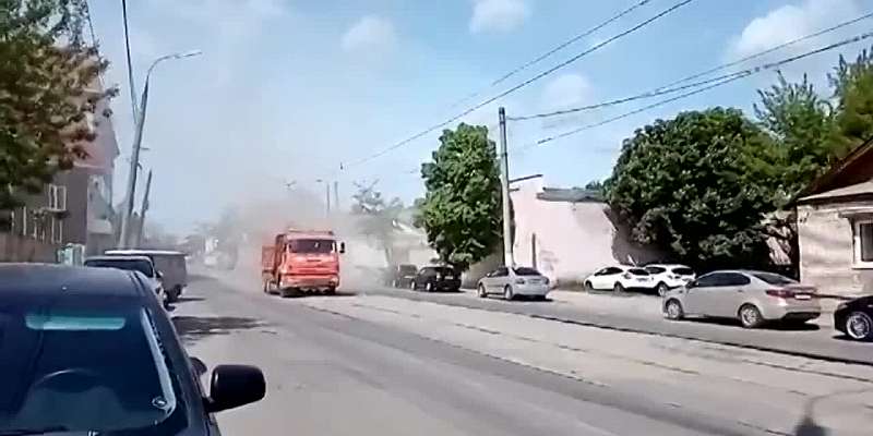 «Пыль столбом». Народный корреспондент заснял на видео, как в Орле убирают улицы