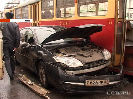 Новости за 90 секунд: с 16 жилых домов могут снять статус памятника, водитель "бешеного трамвая" отправлен на принудительное лечение, а молодых мам вновь посадят за парты