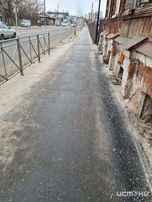 Орловчане раскритиковали коммунальщиков, посыпавших солью сухой асфальт