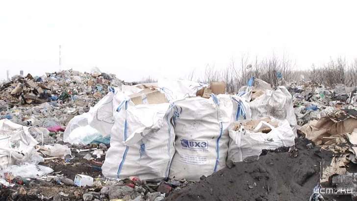 На мусорном полигоне в Орле обвалилась кровля в сортировочном цехе