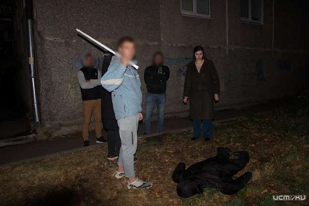 На территории Крестительского кладбища в Орле парень сильно избил мужчину