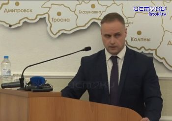 За столом: депутаты, известный фельдшер-активист, экс-сенатор Владимир Круглый. Что было на первом в этом году заседании комитета по здравоохранению