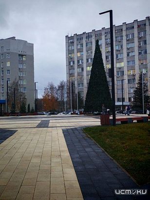 Площадь Содружества в Орле тоже украсили в Новому году