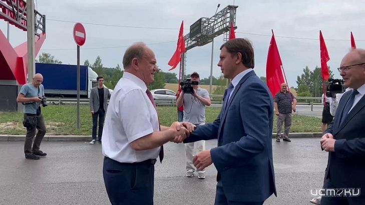 Лидер ЛДПР подарил Генннадию Зюганову китайский внедорожник?