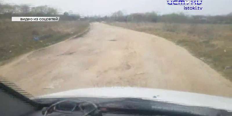 В посёлке Вязки дороги как после бомбёжки, сотрудника болховского завода задержали за коммерческий подкуп, а работники скорой помощи отмечают професси...