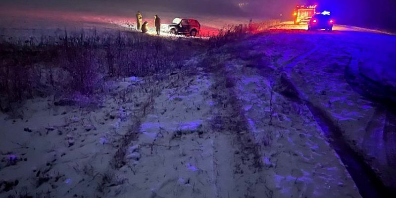 Под Орлом внедорожник «Нива» опрокинулся в кювет и перевернулся 