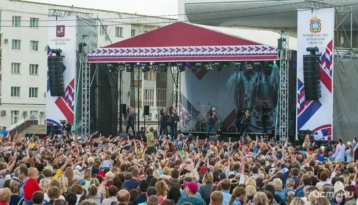 Грандиозный концерт на площади Ленина в День Победы! 