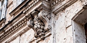 Квартиры в домах-памятниках: особенности, цены и ограничения