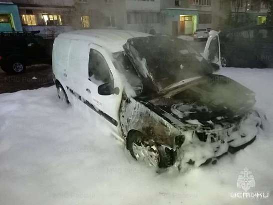 В Орле в своём авто едва заживо не сгорел молодой человек