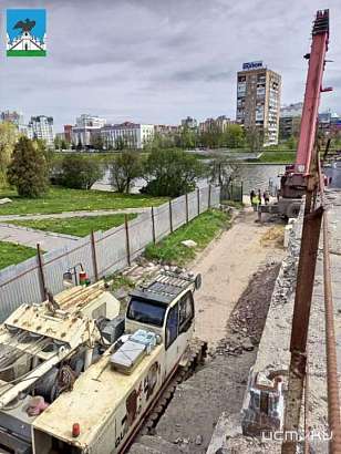 На Красном мосту в Орле новый подрядчик устанавливает кран