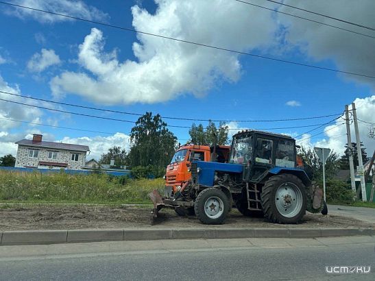 Какие работы проводятся вдоль дороги на улице Генерала Родина мы спросили зам. директора орловской "Спецавтобазы"