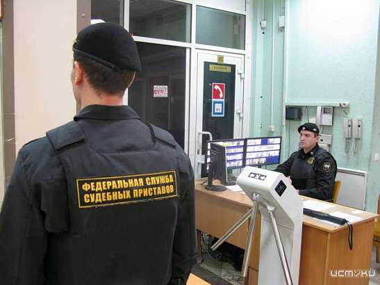 В орловские суды за год пытались пронести более 3200 опасных предметов