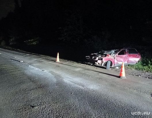 Под Орлом автомобиль врезался в земляной вал: водитель в больнице