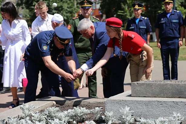 В Орле прошла акция “Горсть Памяти”