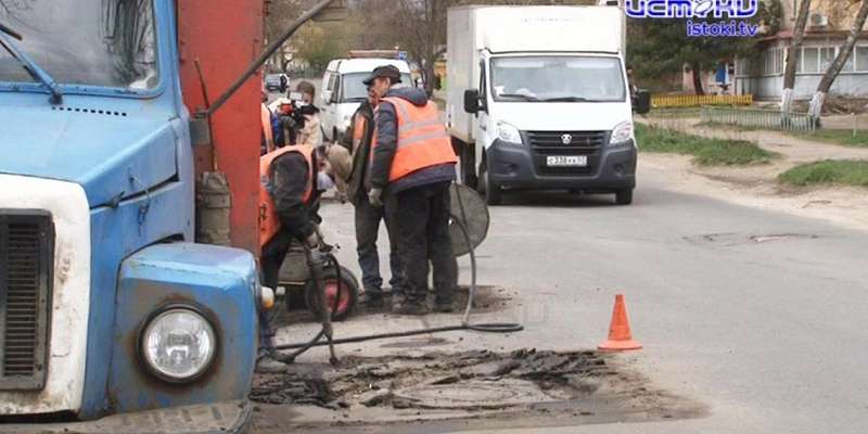 Там, где не ступала нога сити-менеджера: в Орле снова латают одни и те же ямы каждый сезон