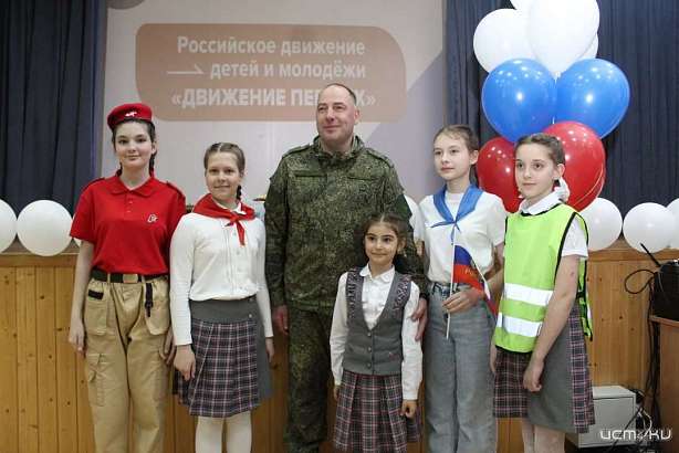 Участник СВО, депутат горсовета Владимир Строев встретился с орловскими школьниками