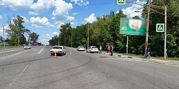 В Орле «Волга» сбила ребенка на пешеходном переходе В Орле «Волга» сбила ребенка на пешеходном переходе
